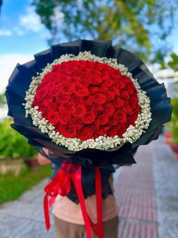 Shop Hoa Tươi Xã Vĩnh Công Tây Ninh Đội Ngũ Nhân Viên Cắm Hoa Tỉ Mỉ