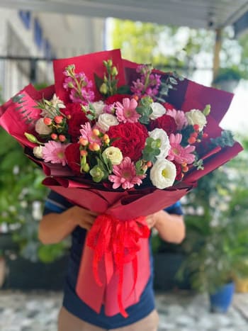 Shop Hoa Tươi Phường Sài Gòn Tphcm Nhân Viên Thiết Kế Hoa Sang Trọng