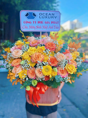 Shop Hoa Tươi Phường Tân Hạnh Vĩnh Long Nhân Viên Cắm Hoa Chuyên Nghiệp
