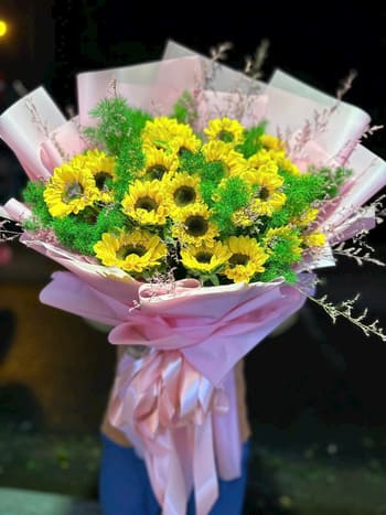 Shop Hoa Tươi Xã Quách Phẩm Cà Mau Đội Ngũ Nhân Viên Thiết Kế Hoa Nhanh