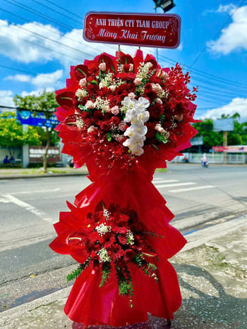 Shop Hoa Tươi Xã Khánh Lâm Cà Mau Đội Ngũ Nhân Viên Cắm Hoa Ấn Tượng
