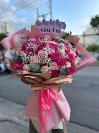 Shop Hoa Tươi Phường Vĩnh Trạch Cà Mau Nhân Viên Thiết Kế Hoa Ấn Tượng