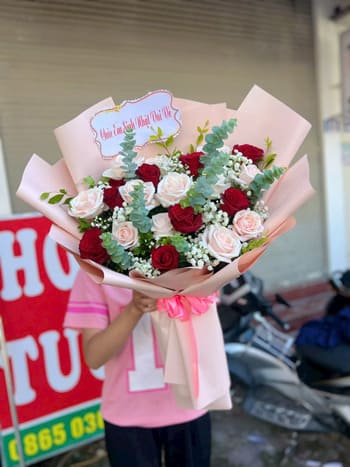 Shop Hoa Tươi Xã Bình Minh Quảng Ngãi Đội Ngũ Nhân Viên Thiết Kế Hoa Nhanh