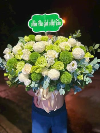 Shop Hoa Tươi Xã Cẩm Duệ Hà Tĩnh Đội Ngũ Nhân Viên Thiết Kế Hoa Chuyên Nghiệp