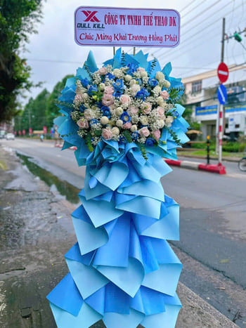 Shop Hoa Tươi Xã Bình Nguyên Phú Thọ Nhân Viên Thiết Kế Hoa Sang Trọng