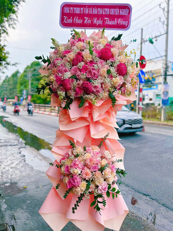 Shop Hoa Tươi Phường Vĩnh Phúc Phú Thọ Nhân Viên Thiết Kế Hoa Ấn Tượng