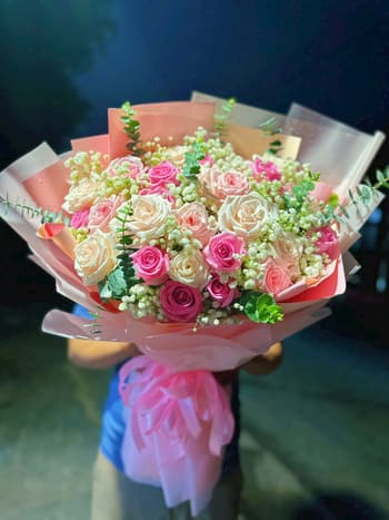 Shop Hoa Tươi Xã Mường Mùn Điện Biên Đội Ngũ Nhân Viên Cắm Hoa Tỉ Mỉ