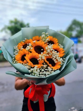 Shop Hoa Tươi Xã Si Pa Phìn Điện Biên Nhân Viên Cắm Hoa Ấn Tượng