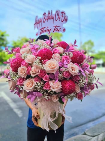 Shop Hoa Tươi Xã Mù Cả Lai Châu Nhân Viên Cắm Hoa Chuyên Nghiệp