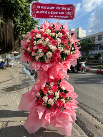Shop Hoa Tươi Xã Thiện Long Lạng Sơn Nhân Viên Thiết Kế Hoa Chuyên Nghiệp