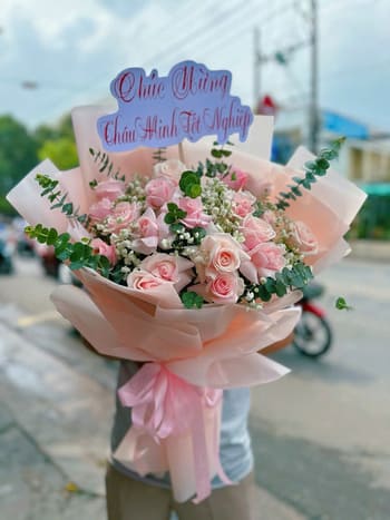 Shop Hoa Tươi Xã Bảo Lâm Cao Bằng Đội Ngũ Nhân Viên Thiết Kế Hoa Sang Trọng
