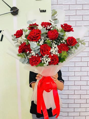 Shop Hoa Tươi Xã Tiên Yên Tuyên Quang Nhân Viên Thiết Kế Hoa Sáng Tạo