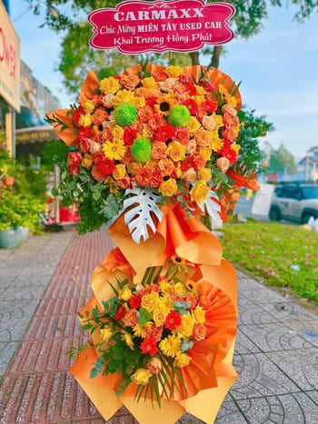 Shop Hoa Tươi Xã Xuân Trúc Hưng Yên Đội Ngũ Thợ Cắm Hoa Tỉ Mỉ