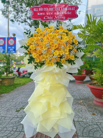 Shop Hoa Tươi Xã Chí Minh Hưng Yên Nhân Viên Cắm Hoa Đẹp