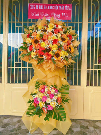 Shop Hoa Tươi Phường Hạ Long Quảng Ninh Nhân Viên Cắm Hoa Sang Trọng