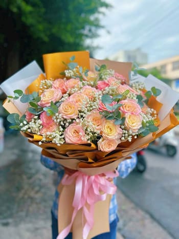 Shop Hoa Tươi Xã Vĩnh Thực Quảng Ninh Nhân Viên Thiết Kế Hoa Ấn Tượng
