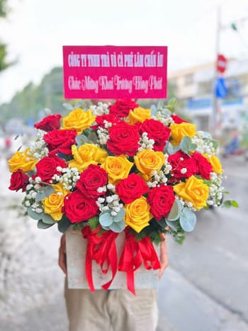 Shop Hoa Tươi Phường Hồng An Hải Phòng Đội Ngũ Nhân Viên Thiết Kế Hoa Chuyên Nghiệp