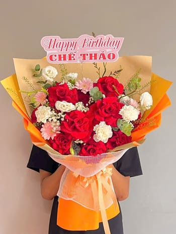 Shop Hoa Tươi Xã Ia Krêl Gia Lai Nhân Viên Thiết Kế Hoa Chuyên Nghiệp